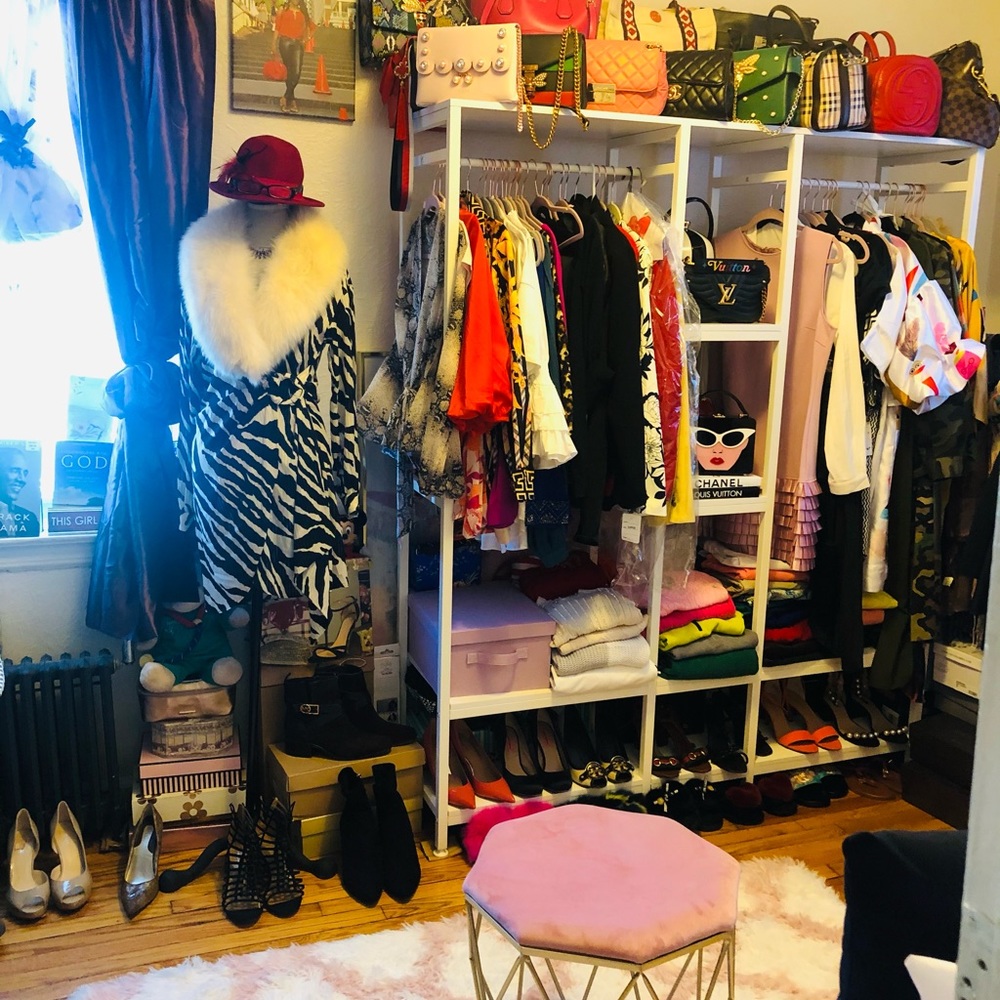 Meet your Posher, Thrifty Dee.